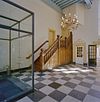 Interieur hal, overzicht houten trap - Leiden - 20338226 - RCE -  Voormalig Pesthuis: Interieur hal, overzicht houten trap (opmerking: Herbestemming) 