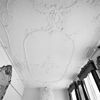 Interieur rechter voorkamer, overzicht stucplafond - Leiden - 20327335 - RCE -  Prentenkabinet: Interieur rechter voorkamer, overzicht stucplafond 