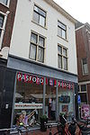 Pand met gevel met rechte kroonlijst