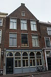 Achterbouw met rechte kroonlijst en zadeldak, a.d. Nieuwe Rijn