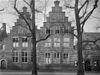 Voorgevel - Leiden - 20135413 - RCE -  Weeshuis: Voorgevel (opmerking: In: Buiten ; 13(1919), nr. 46, p. 538) 
