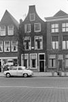 Pand met tuitgevel, oude roedenverdeling ramen op bovenverdieping