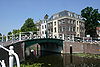 Nieuwsteegbrug, Leiden.JPG -  Bridge crossing the Rapenburg canal