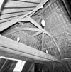 Interieur zolder, overzicht balkenconstructie - Leiden - 20327365 - RCE -  Prentenkabinet: Interieur zolder, overzicht balkenconstructie 