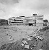 Overzicht bouwterrein aan achterzijde richting nieuwbouw - Leiden - 20348983 - RCE -  Kamerlingh Onnes laboratorium: Overzicht bouwterrein aan achterzijde richting nieuwbouw (opmerking: Kanjerproject) 