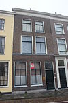 Pand met gevel met rechte kroonlijst