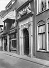 Poort Doelensteeg - Leiden - 20135045 - RCE -  Hofje van Hoogeveen: poort Doelensteeg 