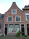 Pand met tuitgevel