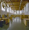 Interieur werkruimte, overzicht plafond met houten balken - Leiden - 20338222 - RCE -  Voormalig Pesthuis: Interieur werkruimte, overzicht plafond met houten balken (opmerking: Herbestemming) 