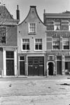 Pand met gepleisterde tuitgevel