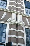 Exterieur VOORGEVEL, DETAIL - Leiden - 20263790 - RCE -  Huis Ars Aemula Naturae: Exterieur VOORGEVEL, DETAIL 