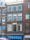 Pand met lijstgevel. Onderbouw modern