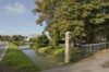 Overzicht boerderij in straatbeeld met zicht naar het noordwesten