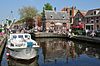 Sluisjes, Leidschendam, Netherlands.JPG -  Lock in the Vliet Canal (Rhine-Schie Canal), Leidschendam, Netherlands FranÃ§ais : Ã‰cluse dans le Canal Vliet (Canal du Rhin Ã  la Schie) Ã¡ Leidschendam, Pays-Bas  Tafereel bij de sluisjes in de Vliet (Rijn-Schiekanaal) in Leidschendam, Zuid-Holland, Nederland. Het hele sluisjescomplex werd van 1886-1888 verniewd en verbreed in opdracht van de Staten van Zuid-Holland. Ook het sluiswachterskantoor in het midden van de foto is toen gebouwd, in de stijl van de Hollandse Renaissance van ron…
