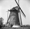 Ronde stenen grondzeiler van opzij gefotografeerd