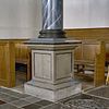 Interieur, marmeren zuil, detail sokkel - Maassluis - 20340587 - RCE -  Grote Kerk: Interieur, marmeren zuil, detail sokkel 