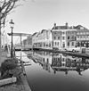 Overzicht Markt 18 met omgeving - Maassluis - 20336020 - RCE -  Trotseerloodjes: Overzicht Markt 18 met omgeving (opmerking: Gefotografeerd voor Huizen in Nederland, Hendrick de Keyser) 