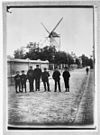 Stellingmolen gedeeltelijk aan het oog onttrokken van voren gefotografeerd - Maassluis - 20145216 - RCE -  De Hoop: Stellingmolen gedeeltelijk aan het oog onttrokken van voren gefotografeerd 