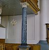 Interieur, overzicht zuil van orgelbalkon - Maassluis - 20340585 - RCE -  Grote Kerk: Interieur, overzicht zuil van orgelbalkon 