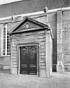 Ingang noordwand - Sommelsdijk - 20202605 - RCE -  Nederlands Hervormde Kerk: ingang noordwand 