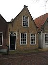 Pand onder zadeldak en met een gepleisterde puntgevel