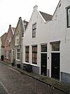 De Elft, pand onder zadeldak met aan voor- en achterzijde puntgevels