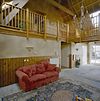 Interieur voorhuis, houten lambrisering, overloop met houten balustrades, na restauratie - Maasland - 20341705 - RCE -  Boerderijen/ Krukhuis: Interieur voorhuis, houten lambrisering, overloop met houten balustrades, na restauratie 