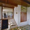 Interieur, voorhuis met bedstede en Delfts blauwe plinten, trap naar opkamer, na restauratie - Maasland - 20341709 - RCE -  Boerderijen/ Krukhuis: Interieur, voorhuis met bedstede en Delfts blauwe plinten, trap naar opkamer, na restauratie 
