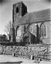 Kerk vanuit het westen en vanuit het zuid-oosten - Oude-Tonge - 20179502 - RCE -  Nederlands Hervormde Kerk: kerk vanuit het westen en vanuit het zuid-oosten 