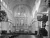 Interieur, overzicht naar het altaar met preekstoel - Rotterdam - 20191720 - RCE -  Oud-katholieke kerk van de Heilige Petrus en de Heilige Paulus: Interieur, overzicht naar het altaar met preekstoel 