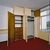 Int. tweede verdieping, slaapkamer oudste dochter met vaste kast (inwendig- blank mahonie scheepstimmerwerk) - Rotterdam - 20319111 - RCE -  Huis Sonneveld: Int. tweede verdieping, slaapkamer oudste dochter met vaste kast (inwendig: blank mahonie scheepstimmerwerk) (opmerking: Bij publicatie is toestemming nodig van Buro vd Broek & Bakema (tel.: 010-4134780)) 
