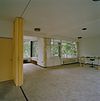 Int. eerste verdieping, overzicht huiskamer richting zitgedeelte (achter schuifgedeelte- eetkamer) - Rotterdam - 20319095 - RCE -  Huis Sonneveld: Int. eerste verdieping, overzicht huiskamer richting zitgedeelte (achter schuifgedeelte: eetkamer) (opmerking: Bij publicatie is toestemming nodig van Buro vd Broek & Bakema (tel.: 010-4134780)) 