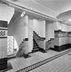 Interieur, eerste etage, trappenhuis, trappartij naar boven en naar beneden - Rotterdam - 20330302 - RCE -  Atlantic Huis: Interieur, eerste etage, trappenhuis, trappartij naar boven en naar beneden 