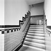 Interieur, verdieping- trappenhuis en liften met betegelde wanden - Rotterdam - 20349576 - RCE -  Drukkerij en Uitgeverij Wyt: Interieur, verdieping: trappenhuis en liften met betegelde wanden 
