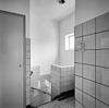 Int. eerste verdieping, dienst trappenhuis - Rotterdam - 20319112 - RCE -  Huis Sonneveld: Int. eerste verdieping, dienst trappenhuis (opmerking: Bij publicatie is toestemming nodig van Buro vd Broek & Bakema (tel.: 010-4134780)) 