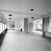 Int. eerste verdieping, overzicht huiskamer (links achter- bibliotheek, rechts- eetkamer) - Rotterdam - 20319092 - RCE -  Huis Sonneveld: Int. eerste verdieping, overzicht huiskamer (links achter: bibliotheek, rechts: eetkamer) (opmerking: Bij publicatie is toestemming nodig van Buro vd Broek & Bakema (tel.: 010-4134780)) 