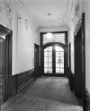 Begane grond grote corridor gezien naar de vestibule - Rotterdam - 20192561 - RCE -  begane grond grote corridor gezien naar de vestibule 