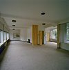 Int. eerste verdieping, overzicht huiskamer (links achter- bibliotheek, rechts- eetkamer) - Rotterdam - 20319093 - RCE -  Huis Sonneveld: Int. eerste verdieping, overzicht huiskamer (links achter: bibliotheek, rechts: eetkamer) (opmerking: Bij publicatie is toestemming nodig van Buro vd Broek & Bakema (tel.: 010-4134780)) 