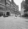Overzicht linker zijgevel met entrees naar de binnenplaats en garage - Rotterdam - 20330299 - RCE -  Atlantic Huis: Overzicht linker zijgevel met entrees naar de binnenplaats en garage 
