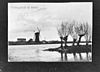 Poldermolen met vlag, van opzij gefotografeerd, aan het water - Schiedam - 20125149 - RCE -  Babbersmolen: Poldermolen met vlag, van opzij gefotografeerd, aan het water 