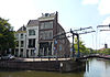 Lange Haven 141 overzicht locatie -  Nummer 141 is het hoekpand. Op deze foto zie je het pand in een wat ruimere context zodat je een indruk krijgt van de locatie. 