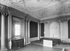Interieur, rechtszaal met stucplafond en schouw - Schiedam - 20196420 - RCE -  Huis Nolet: Interieur, rechtszaal met stucplafond en schouw 