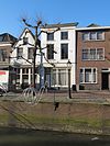 Pand met aan de achterzijde een gepleisterde puntgevel