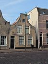 Woonhuis met afgeknotte klokgevel