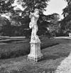 Exterieur OVERTUIN, HERCULESBEELD - Haastrecht - 20309522 - RCE -  MUSEUM BISDOM VAN VLIST: Exterieur OVERTUIN, HERCULESBEELD 