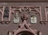 Detail ingangspartij met wapenborden