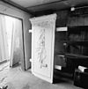 Interieur, stucwerk van de schouw in de opkamer, tijdens restauratie - Wassenaar - 20348155 - RCE -  Boerderij 