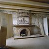 Interieur voormalige keuken, tegeltableau boven open haard, tijdens restauratie - Wassenaar - 20348154 - RCE -  Boerderij 