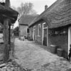 Boerderij onder omlopend rieten schilddak