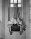 Interieur grafmonument in koor - Naaldwijk - 20161549 - RCE -  Nederlands Hervormde Kerk: interieur grafmonument in koor 
